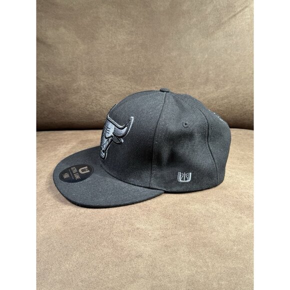 Chicago Bulls Hat New Era Black On Black  one size - Picture 4 of 9